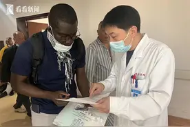 新生儿全身长满黑斑（胎记）！上海专家手术治疗图片