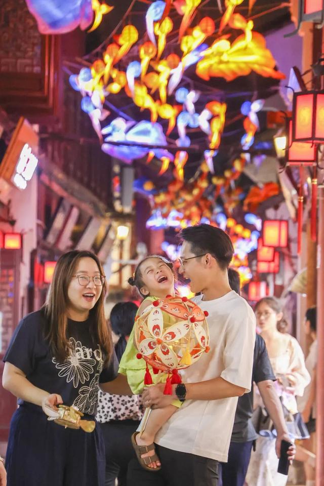 今天，闵行“春申美好生活季”登上《人民日报》头版！