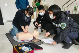 开通6条呼叫专线，出动百余名急救人员，武汉120为“汉马”全力护航图片