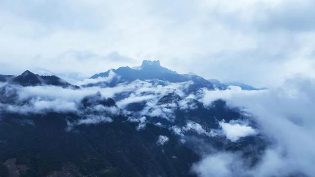 一杯悬崖咖啡、一眼峡谷风景，怒江美哉！