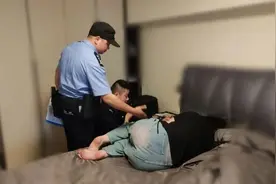 长沙一外卖员敲门后，报警了！图片