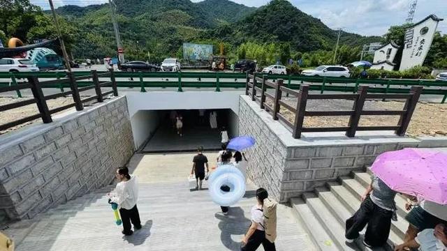40分钟的路程开了2小时！杭州两地上万人涌入！紧急提醒