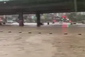 南宁发布暴雨红色预警，市民：凌晨开始下大雨，今天市内多地积水图片