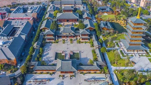 枫叶红了！上海这座古建筑，竟然能一秒穿越回大唐→