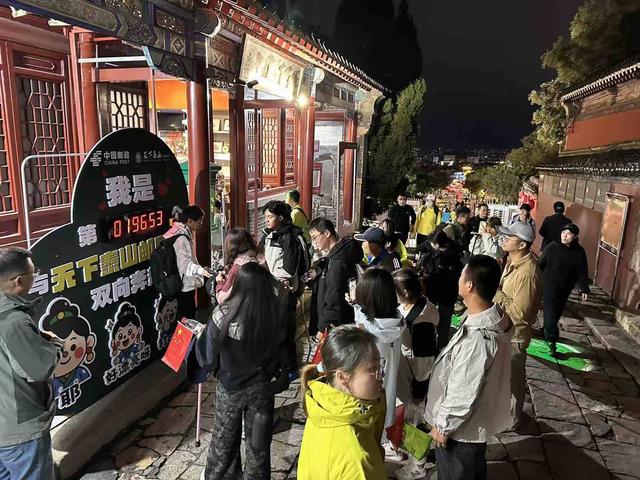 “天下泰山主题邮局”点亮泰山文化新名片