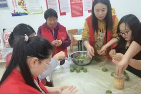 巧手做青团，民俗忆清明图片