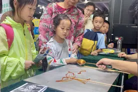 制作糖画、穿戴VR、畅弹钢琴……广州这个书展“好好玩”！图片