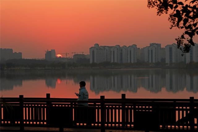 商视界｜柘城容湖：初冬落日泼洒橙红