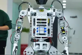 四川首个商业化人形机器人发布图片