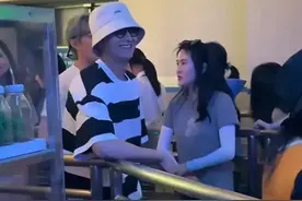 炸锅了！牛骏峰和陈若琳一起约会环球影城 网友一百个不放心图片