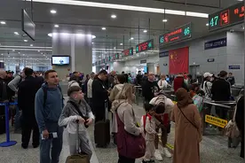 清明小长假期间，上海口岸出入境人员达28.2万人次图片