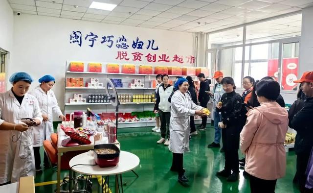 跨越山海的支持，就藏在这包裹里