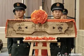 铭记英雄！陈祥榕烈士母亲为“问勇路”揭牌图片