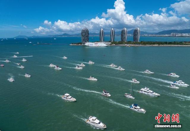 国庆假期三亚游艇出海游受青睐