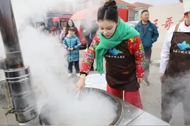 崂山区王哥庄大集喊你来，一口炫掉海鲜烩杠子头图片