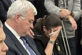 被美高官“轰走”，乌代表团几乎哭了：曾恳请重谈！鲁比奥：泽连斯基浪费所有人时间图片