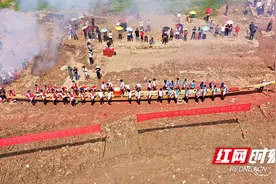 沅陵传统龙舟|沅陵：蛟龙入江忙“练兵”图片