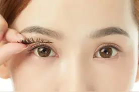 嫁接睫毛会伤眼？真相大揭秘→图片