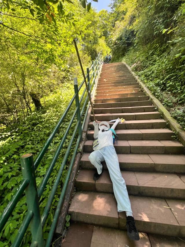 不同年龄段的爬山答案都在瓦屋山！