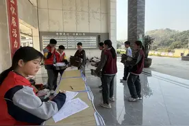 遂昌县第三中学志愿者卖废纸筹基金走进敬老院献爱心图片