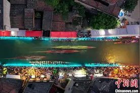 端午福州“乡村狂欢节”：夜赛龙舟图片