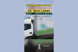 学生营养餐食配送车与电动车相撞致一名5岁男孩死亡，另有3人受伤图片