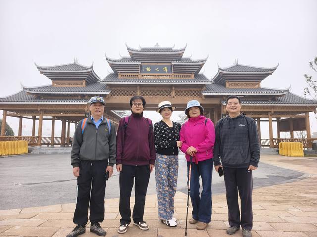 怀化7市民开展“探源太平溪徒步活动”