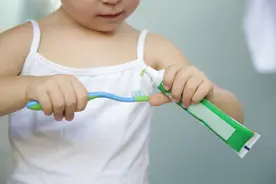 中消协测评25款儿童牙膏均良好，提示：日常选购注意这四点图片