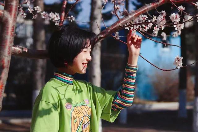 备受关注的00后陆军女飞行员，结婚了！