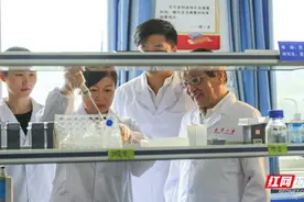 “退而不休”的教授苏琦：古稀之年依然怀抱科研报国之梦图片