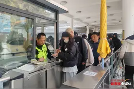 假日模式开启！泰山景区旅游服务中心以贴心服务拥抱八方游客图片