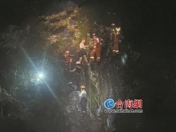 6人被困悬崖 暴雨夜“绝壁”营救