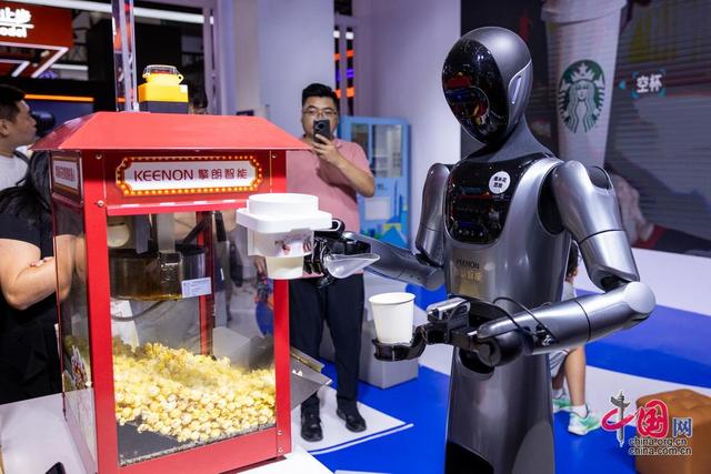 从舞台走向大众身边 中国机器人进入实用化快车道
