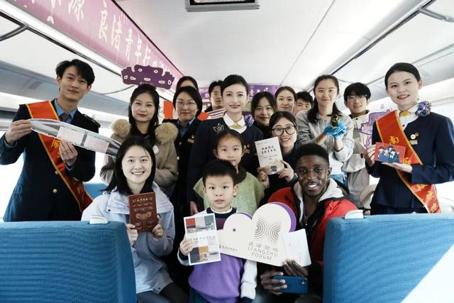 国内首趟！AR博物馆高铁车厢亮相长三角