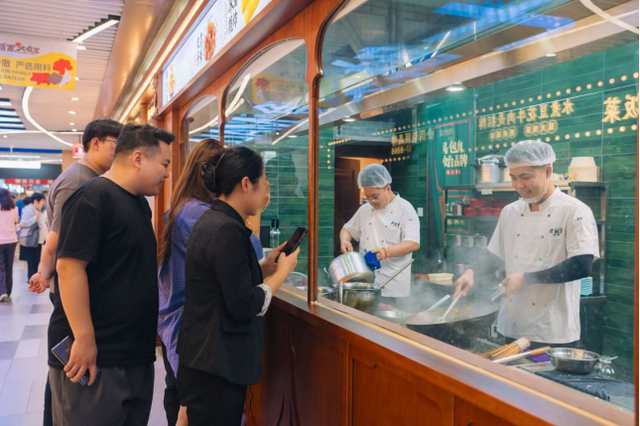 首店爆火后，京东美食MALL在10余城加速落地