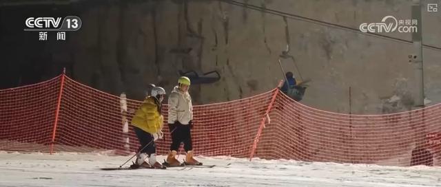 “滑雪+”激活复合式需求释放消费潜力 创新场景“错峰夜滑”“南国雪乡”圈粉留人