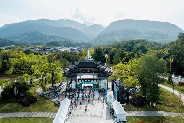 美食出境+交警集体学外语，乐山建设国际旅游城市有啥妙招？丨四川旅游城市解码②