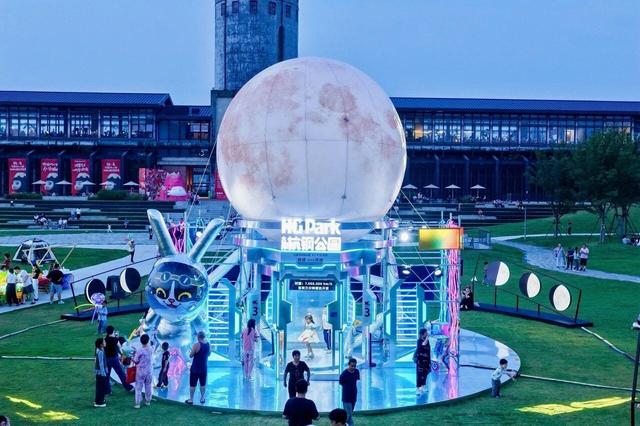 载人飞行器和打铁花齐上场，杭钢公园国庆假期又有新玩法