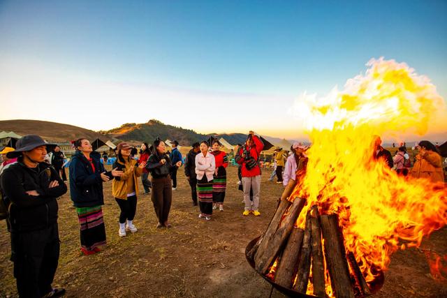 第三届滇西徐霞客寻踪之旅汉服徒步活动落幕