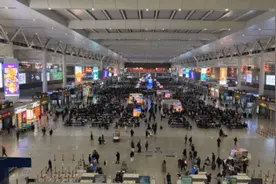 2024春运  |  铁路上海站迎来春运客流高峰  三大火车站候车室今起24小时开放图片