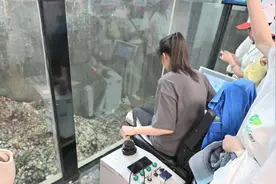 环保设施开放｜垃圾焚烧厂里藏着“巨型抓娃娃机”图片