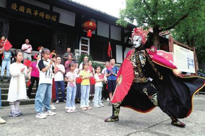 假日里 我们多么愉快