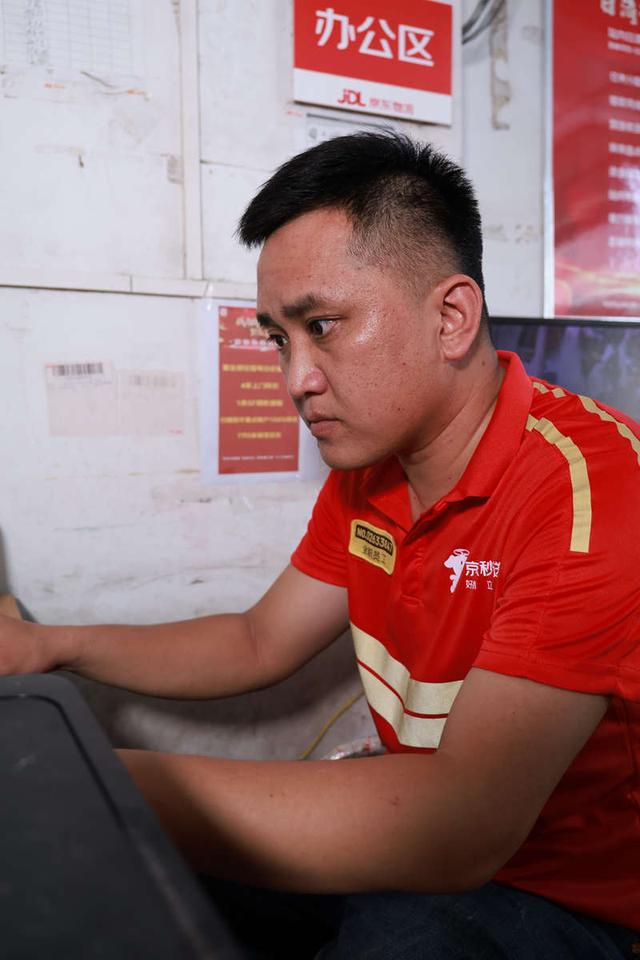 许辰宇：从99％好评骑手到团队站长 深水送药蹚出外卖行业温度