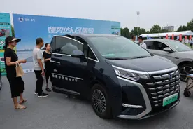 宜商宜家又节能,新能源大型mpv车展受追捧图片