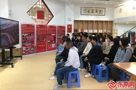在闽留学生观看两会直播 称赞中国高质量发展图片