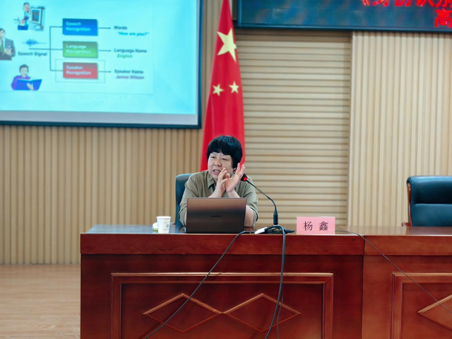 高阶前沿科普河南行 点燃青少年科学梦