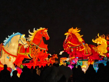 长安灯会的马多成“马”了！双园千灯万马，解锁马年最潮打开方式