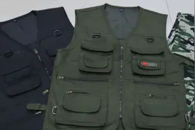 年轻人解锁多口袋马甲新用法，钓鱼马甲变身 “廉航神器”后在淘工厂卖爆了图片