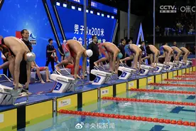 全国游泳冠军赛男子4x200米自由泳接力决赛：潘展乐、汪顺、孙杨、费立纬，合力夺冠！图片