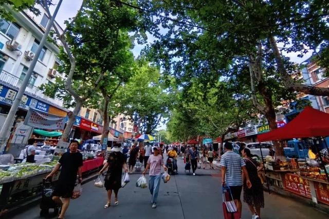 清晨五点，威海人还没醒，威海这两条路却早已挤满了外地车！